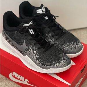 Nike Men's Mamba Rage Basketball Shoes